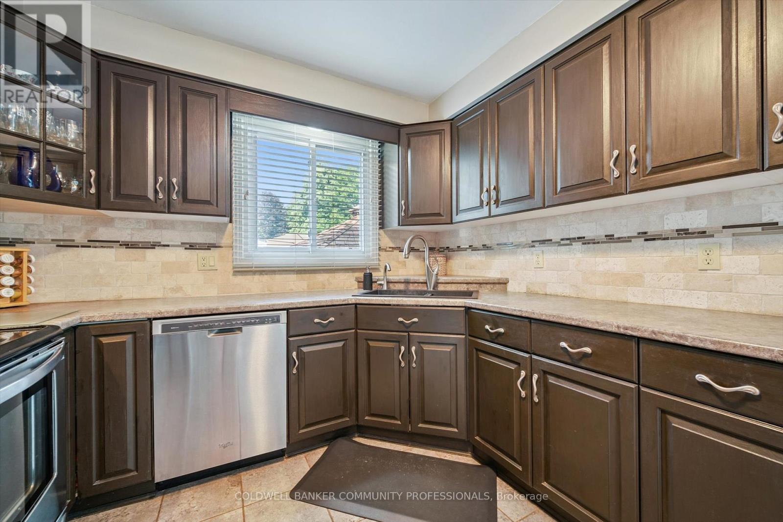1 Thornhill Drive, Guelph, Ontario  N1H 7Z6 - Photo 14 - X12460228