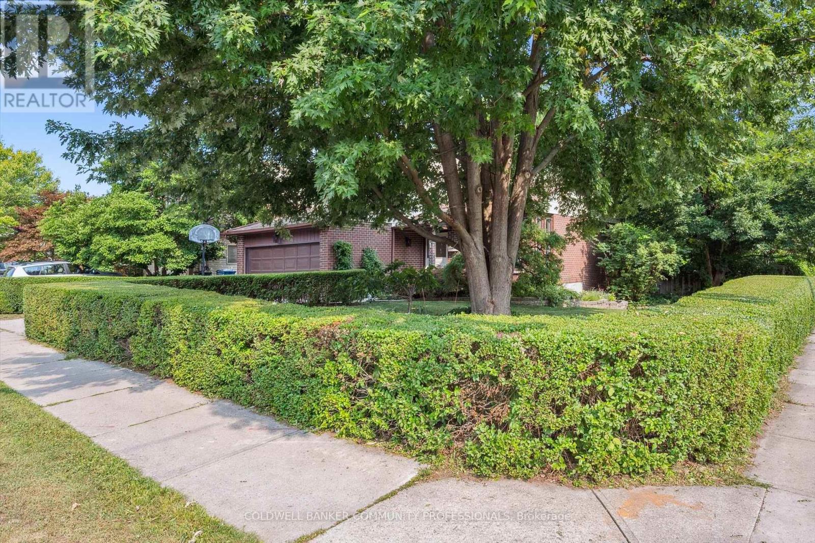1 Thornhill Drive, Guelph, Ontario  N1H 7Z6 - Photo 4 - X12460228