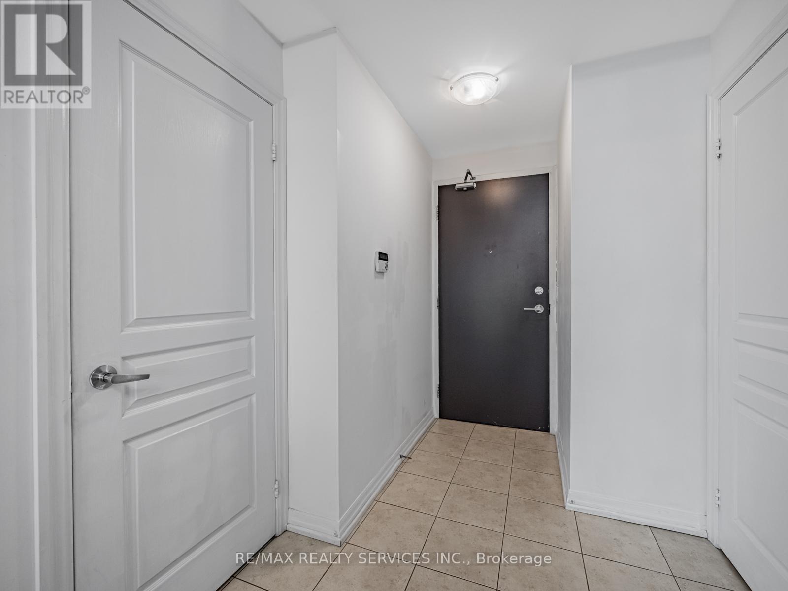 1004 - 225 Webb Drive, Mississauga, Ontario  L5B 4P2 - Photo 10 - W12459753
