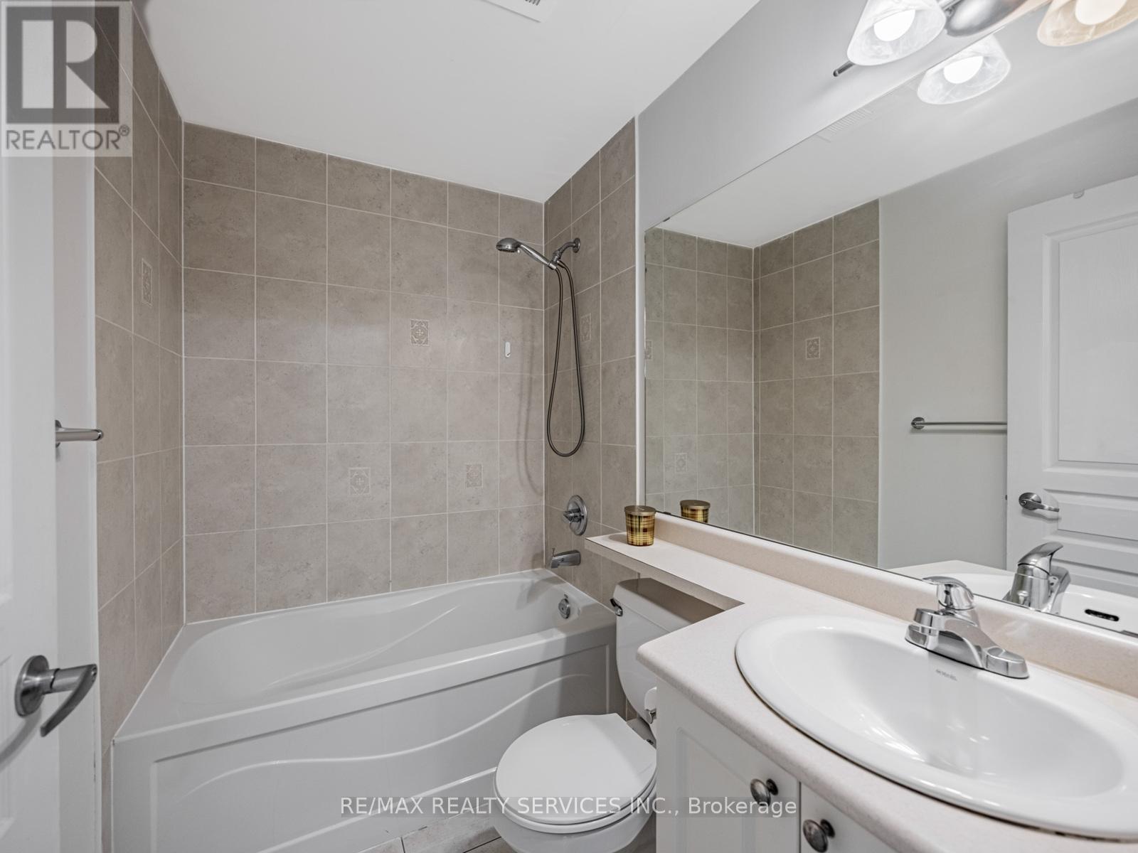 1004 - 225 Webb Drive, Mississauga, Ontario  L5B 4P2 - Photo 12 - W12459753