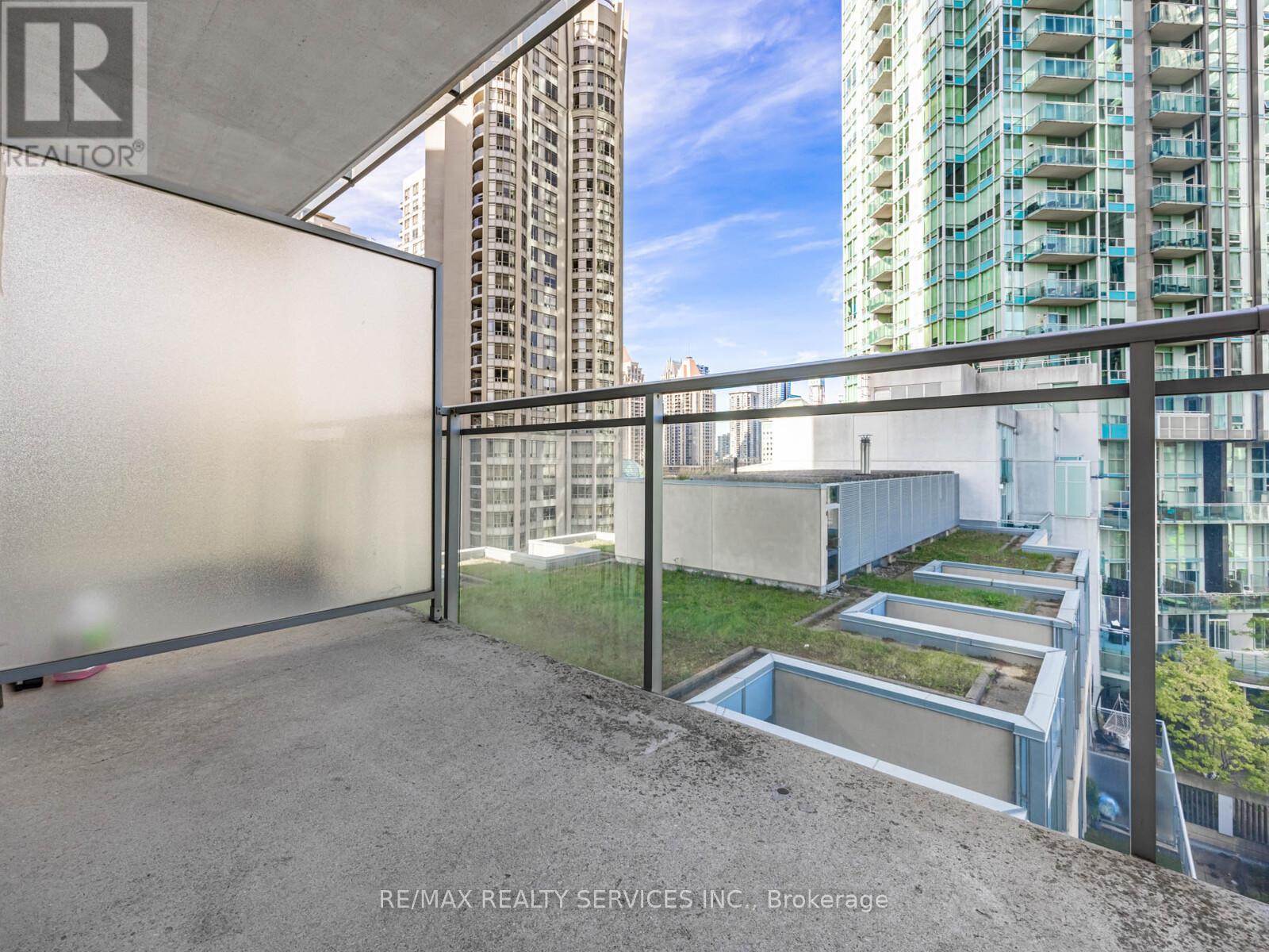 1004 - 225 Webb Drive, Mississauga, Ontario  L5B 4P2 - Photo 14 - W12459753