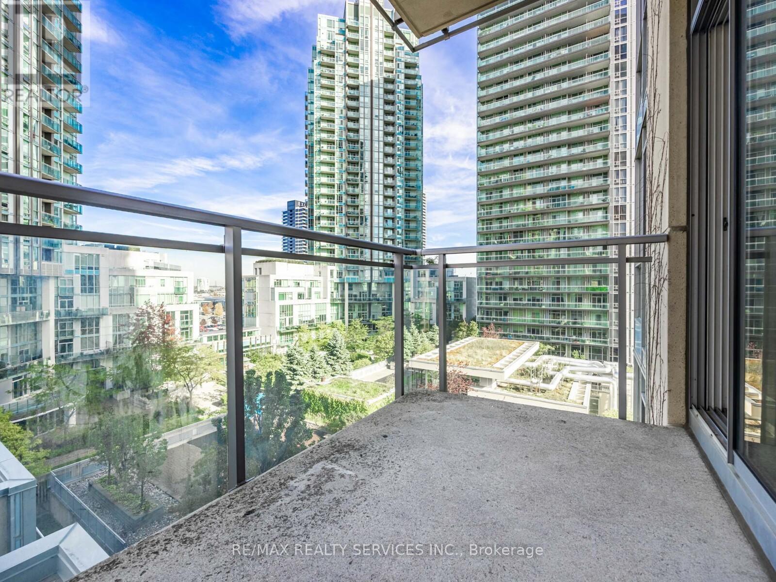 1004 - 225 Webb Drive, Mississauga, Ontario  L5B 4P2 - Photo 15 - W12459753