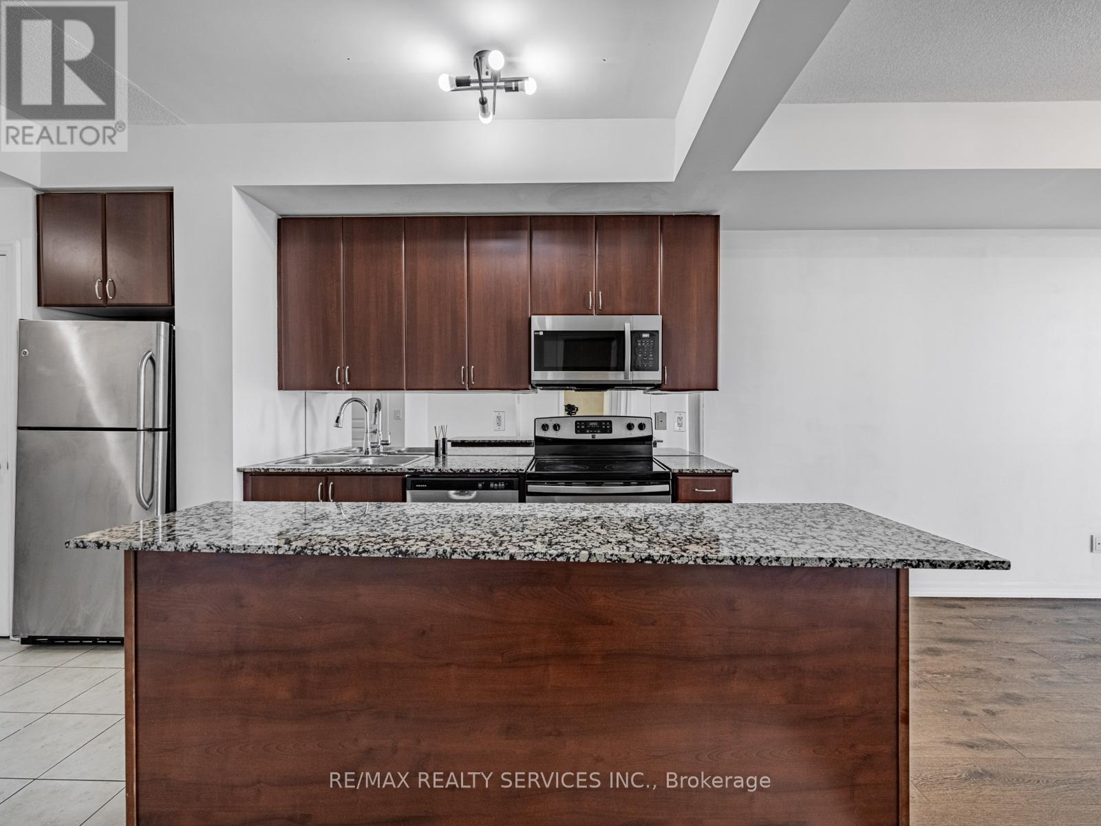 1004 - 225 Webb Drive, Mississauga, Ontario  L5B 4P2 - Photo 9 - W12459753