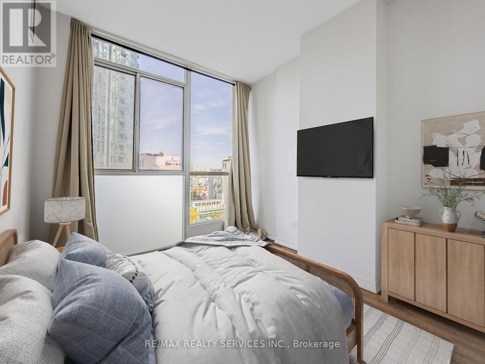 1004 - 225 Webb Drive, Mississauga, Ontario  L5B 4P2 - Photo 6 - W12459753