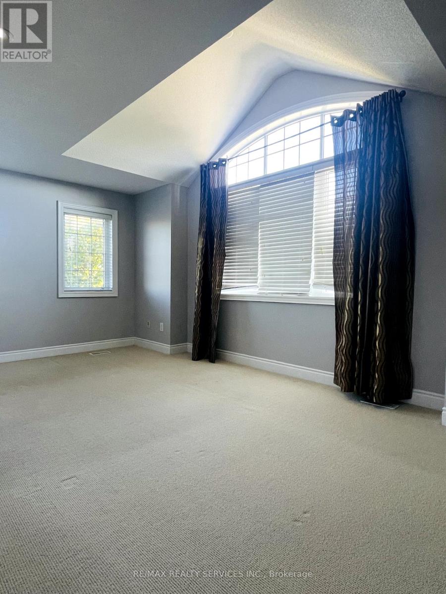 2418 Wasaga Drive, Oakville, Ontario  L6H 0B8 - Photo 24 - W12452537