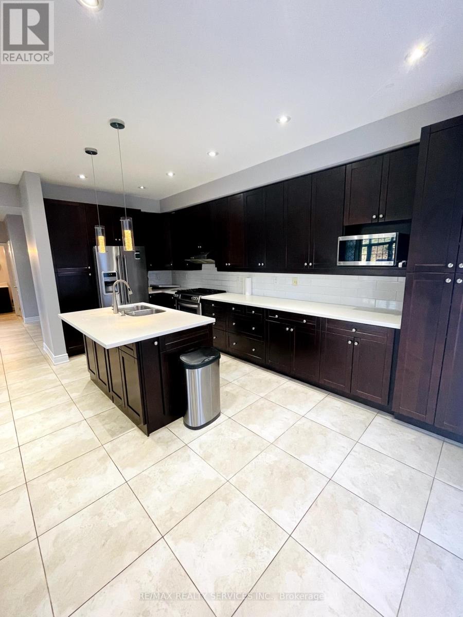 2418 Wasaga Drive, Oakville, Ontario  L6H 0B8 - Photo 5 - W12452537