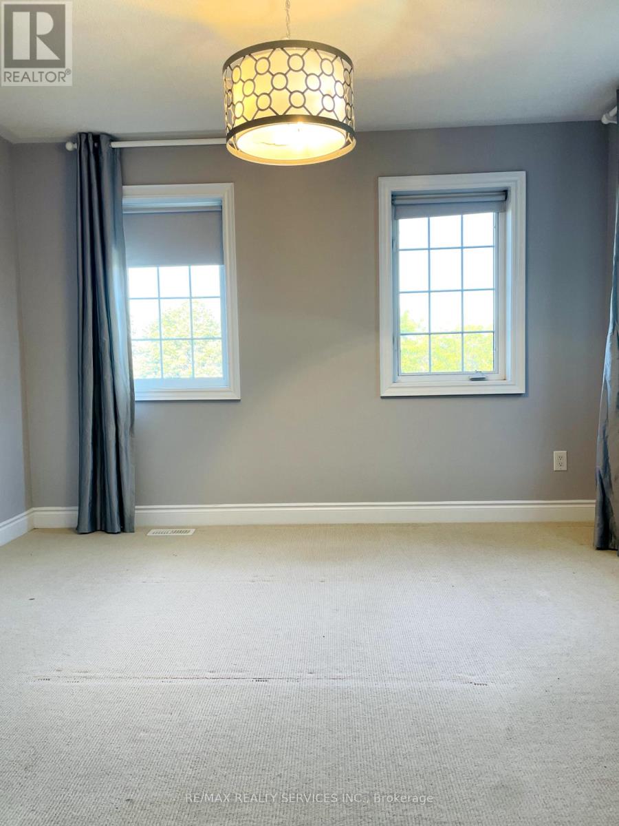 2418 Wasaga Drive, Oakville, Ontario  L6H 0B8 - Photo 17 - W12452537