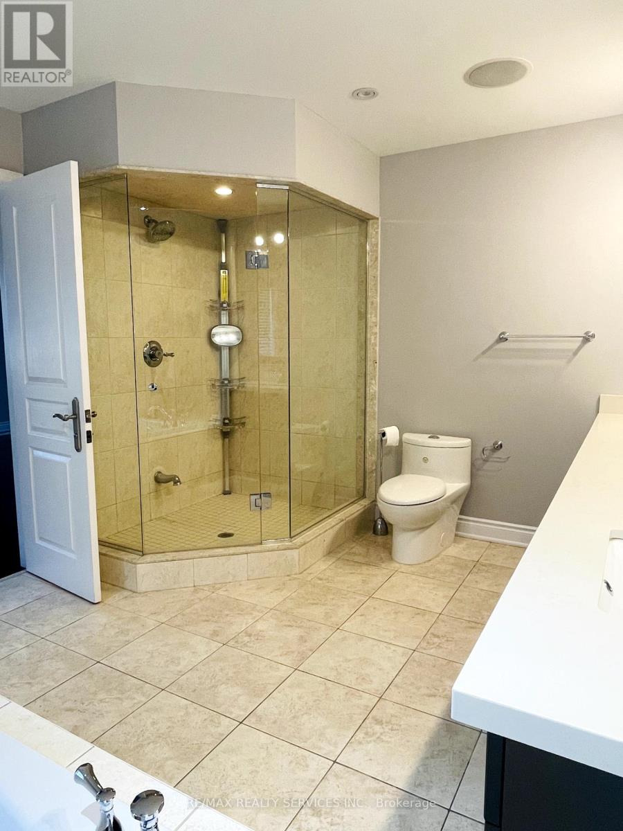 2418 Wasaga Drive, Oakville, Ontario  L6H 0B8 - Photo 14 - W12452537