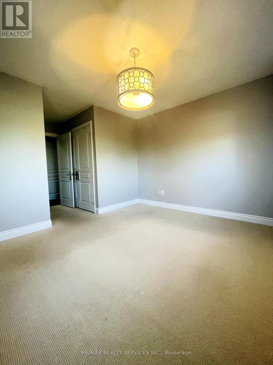 2418 Wasaga Drive, Oakville, Ontario  L6H 0B8 - Photo 18 - W12452537