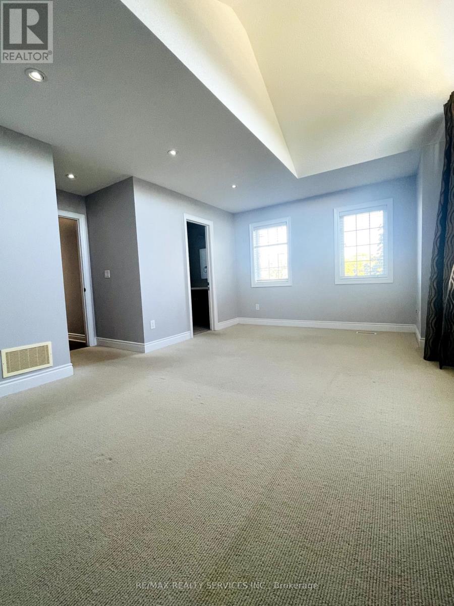 2418 Wasaga Drive, Oakville, Ontario  L6H 0B8 - Photo 25 - W12452537
