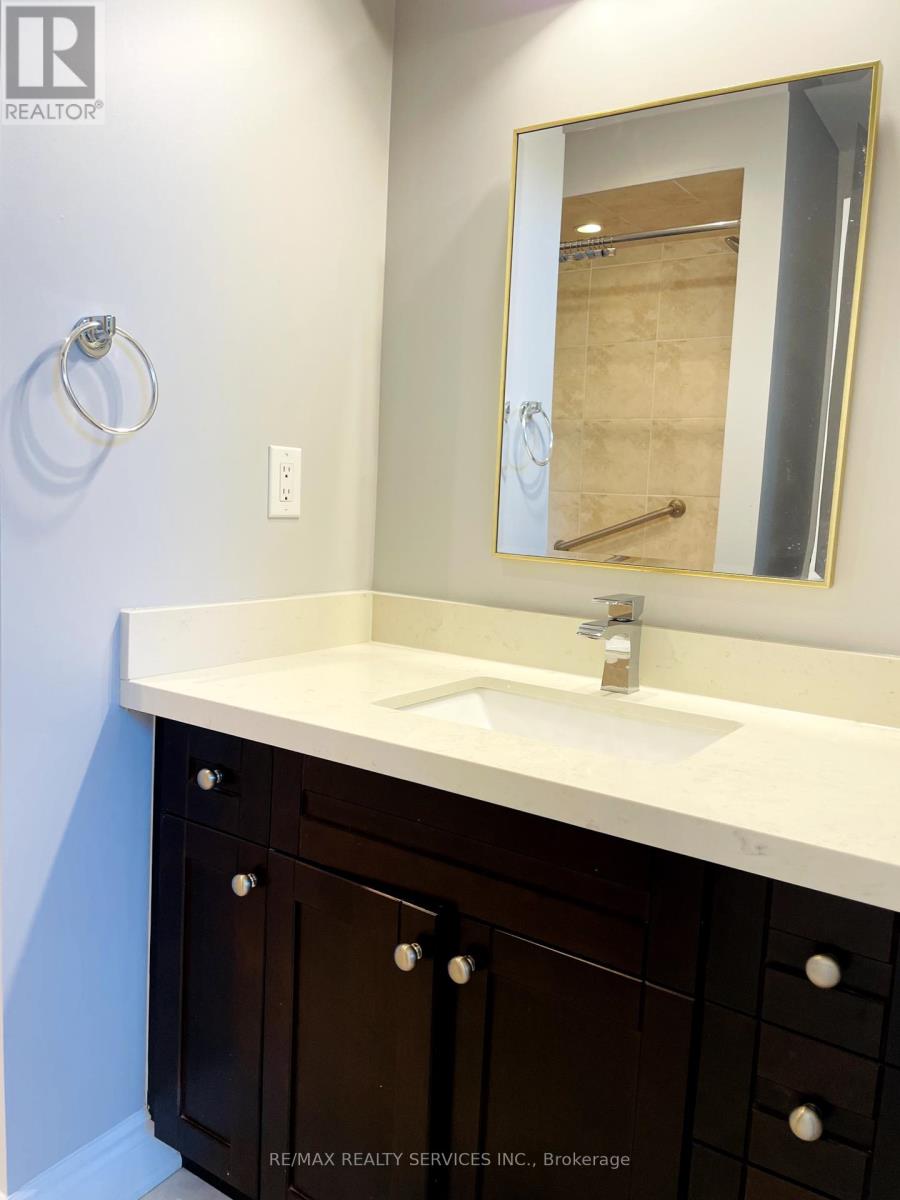 2418 Wasaga Drive, Oakville, Ontario  L6H 0B8 - Photo 22 - W12452537
