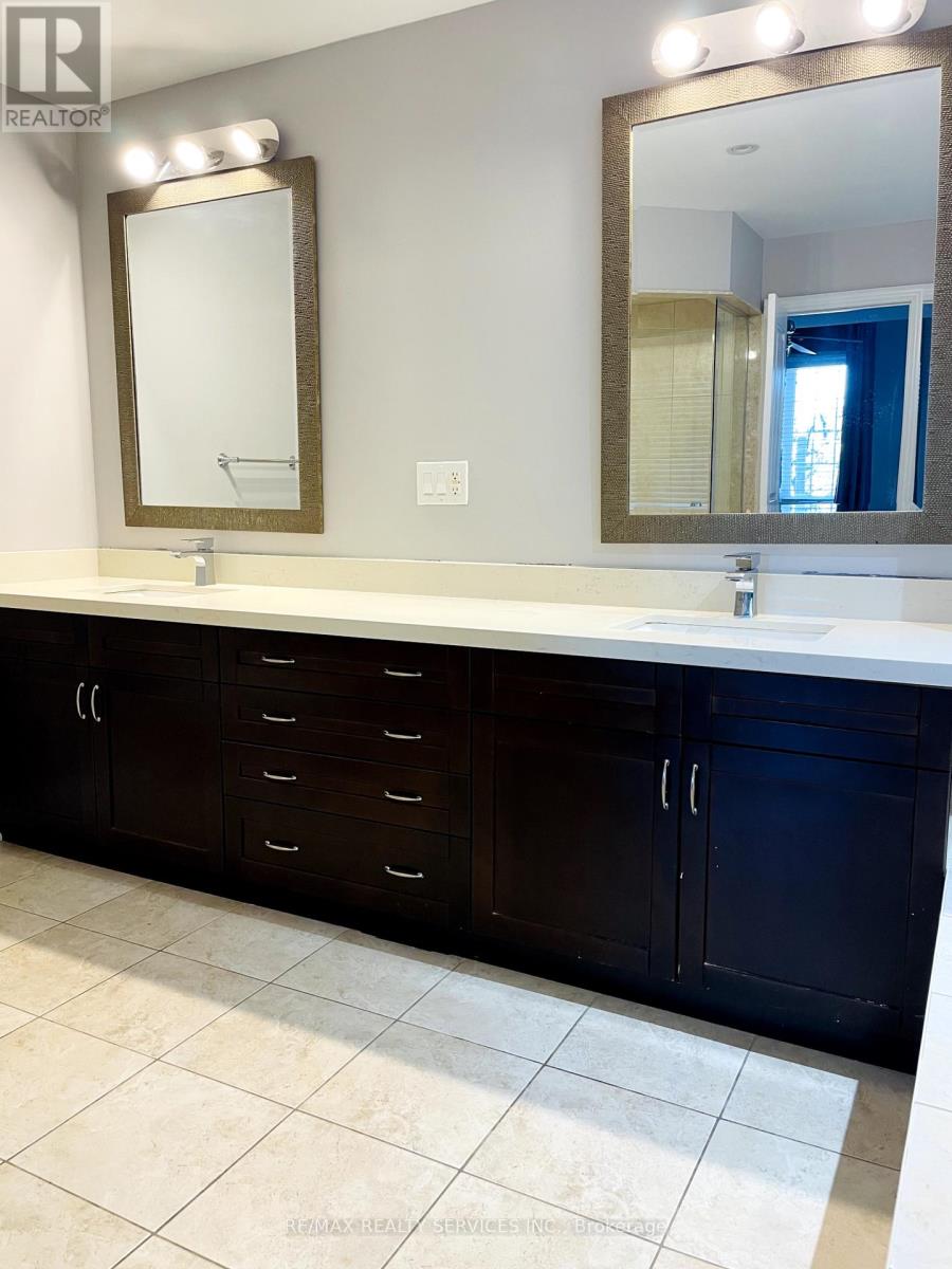 2418 Wasaga Drive, Oakville, Ontario  L6H 0B8 - Photo 15 - W12452537
