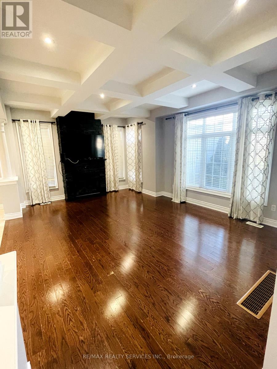 2418 Wasaga Drive, Oakville, Ontario  L6H 0B8 - Photo 3 - W12452537