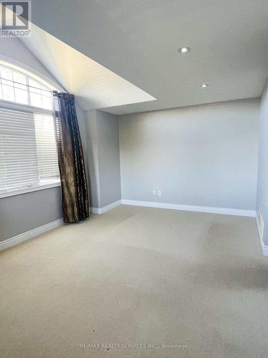 2418 Wasaga Drive, Oakville, Ontario  L6H 0B8 - Photo 23 - W12452537