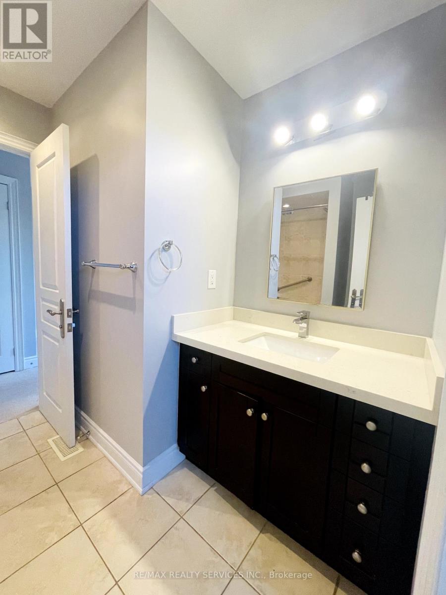 2418 Wasaga Drive, Oakville, Ontario  L6H 0B8 - Photo 19 - W12452537