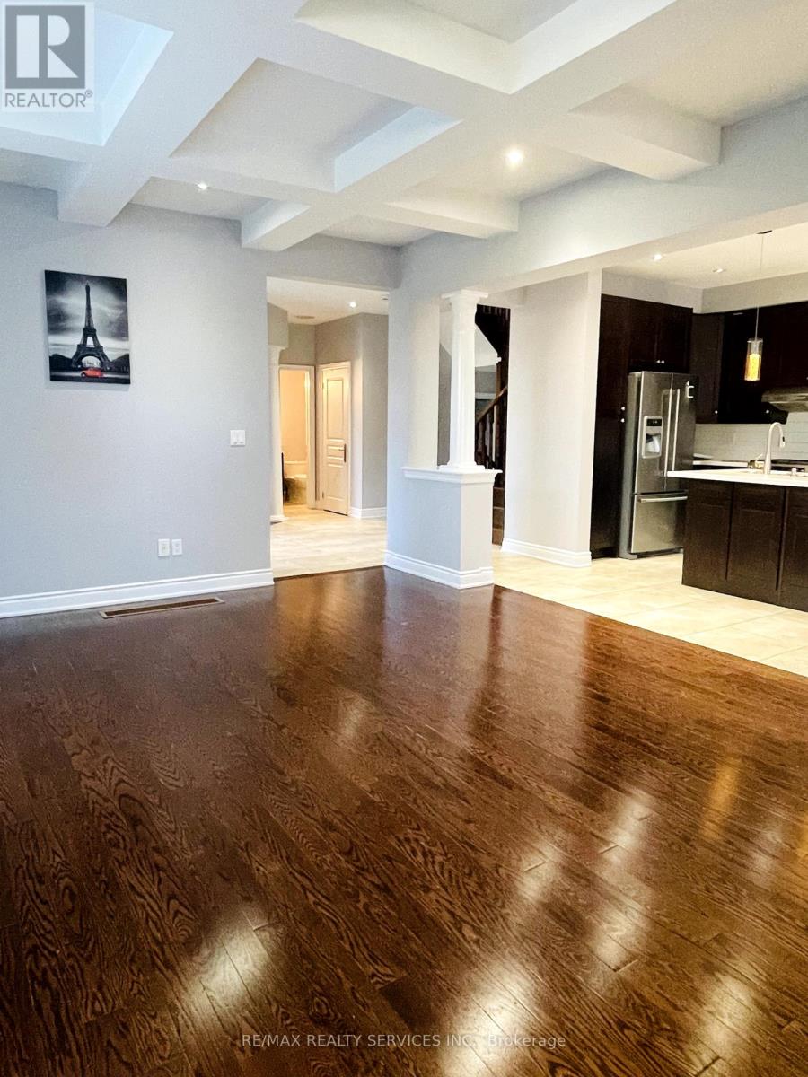 2418 Wasaga Drive, Oakville, Ontario  L6H 0B8 - Photo 4 - W12452537