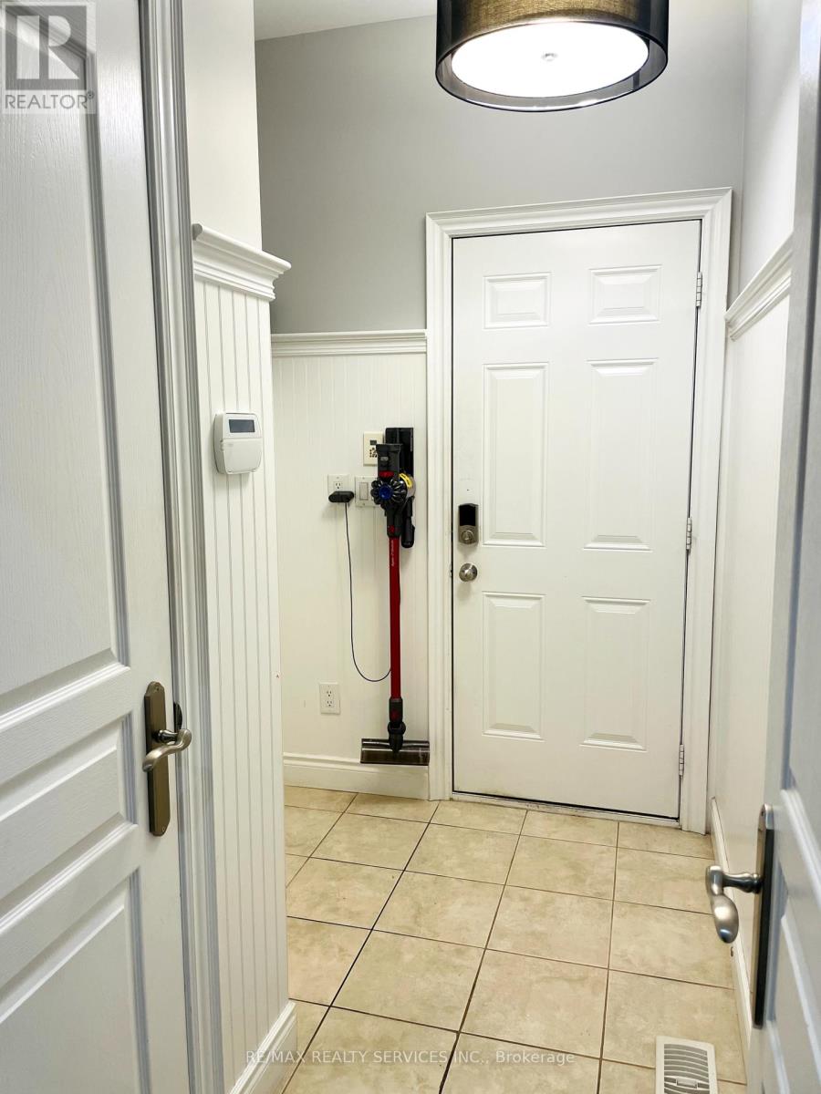 2418 Wasaga Drive, Oakville, Ontario  L6H 0B8 - Photo 32 - W12452537