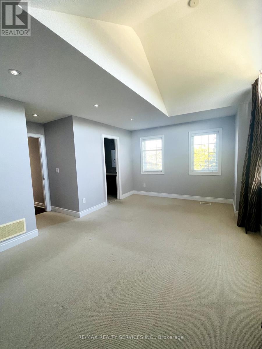 2418 Wasaga Drive, Oakville, Ontario  L6H 0B8 - Photo 26 - W12452537