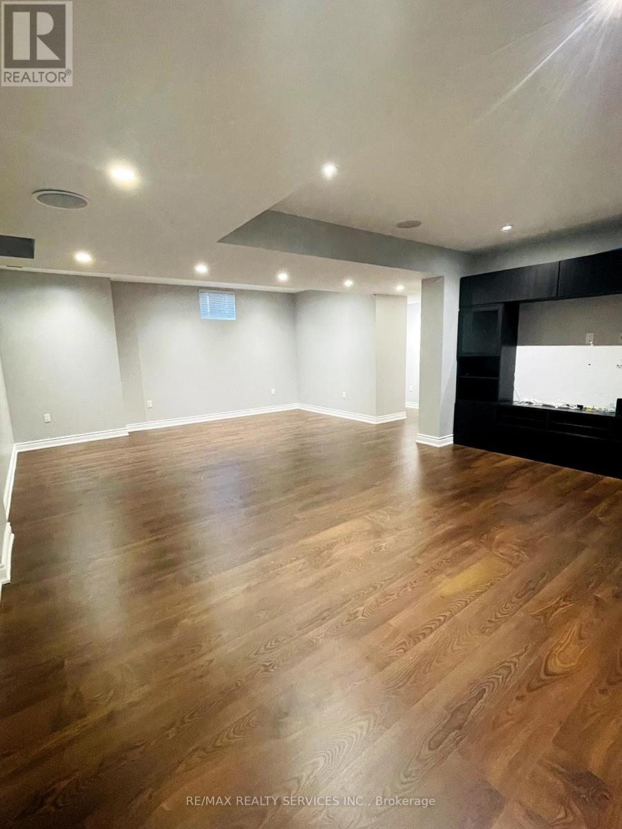 2418 Wasaga Drive, Oakville, Ontario  L6H 0B8 - Photo 28 - W12452537