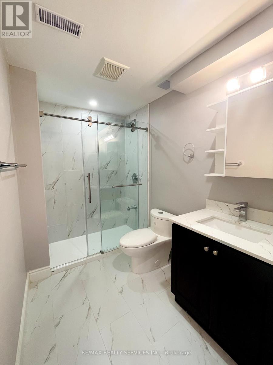 2418 Wasaga Drive, Oakville, Ontario  L6H 0B8 - Photo 31 - W12452537