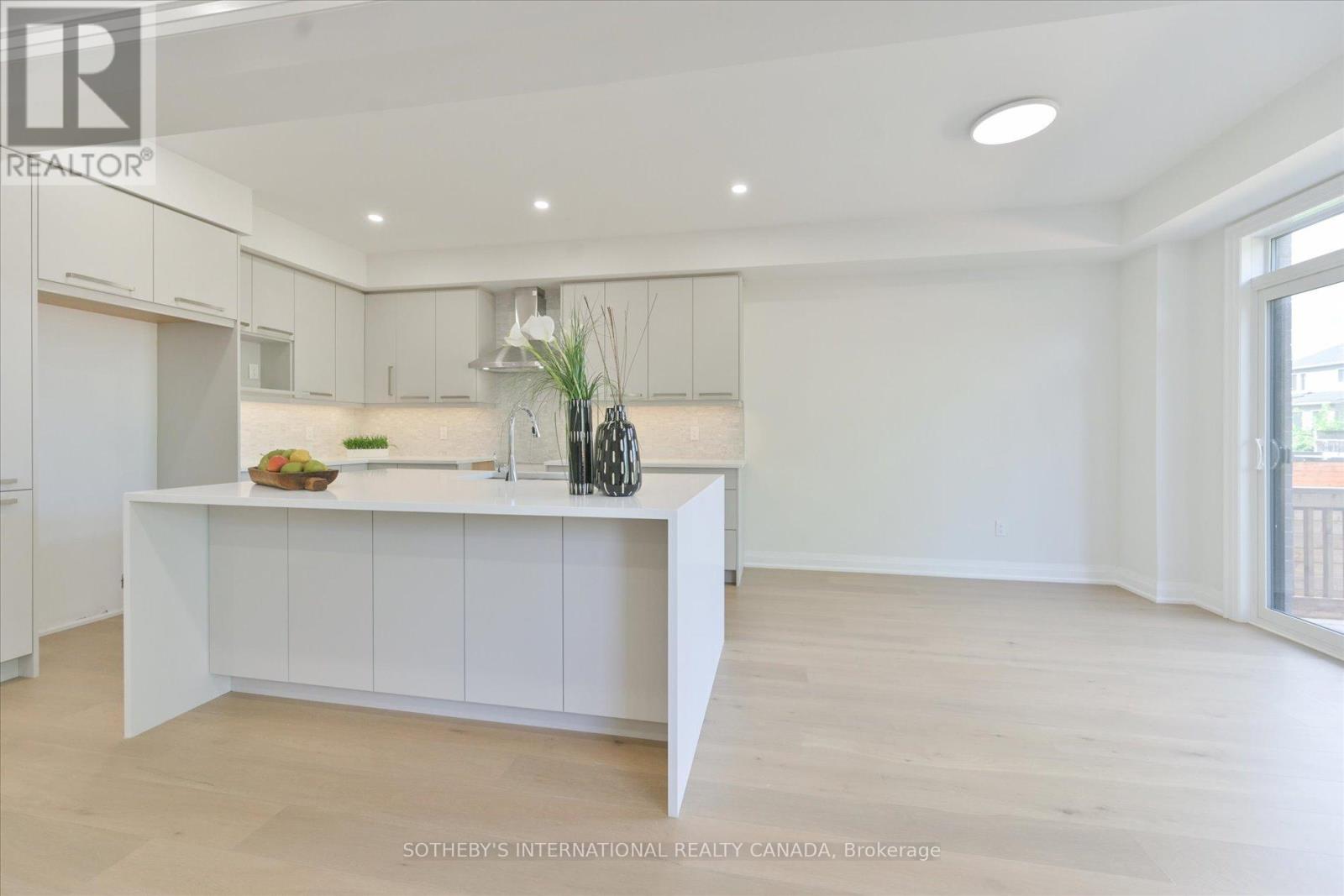 518 Markay Common, Burlington, Ontario  L7S 0A6 - Photo 13 - W12441132