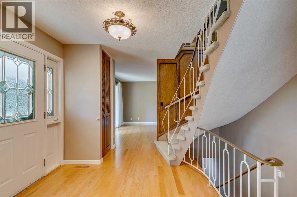 1257 Varsity Estates Road Nw, Calgary, Alberta  T3B 2W3 - Photo 4 - A2264190