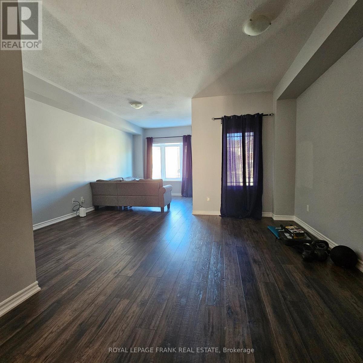 41 Milson Crescent, Essa (Angus), Ontario  L0M 1B4 - Photo 3 - N12459816