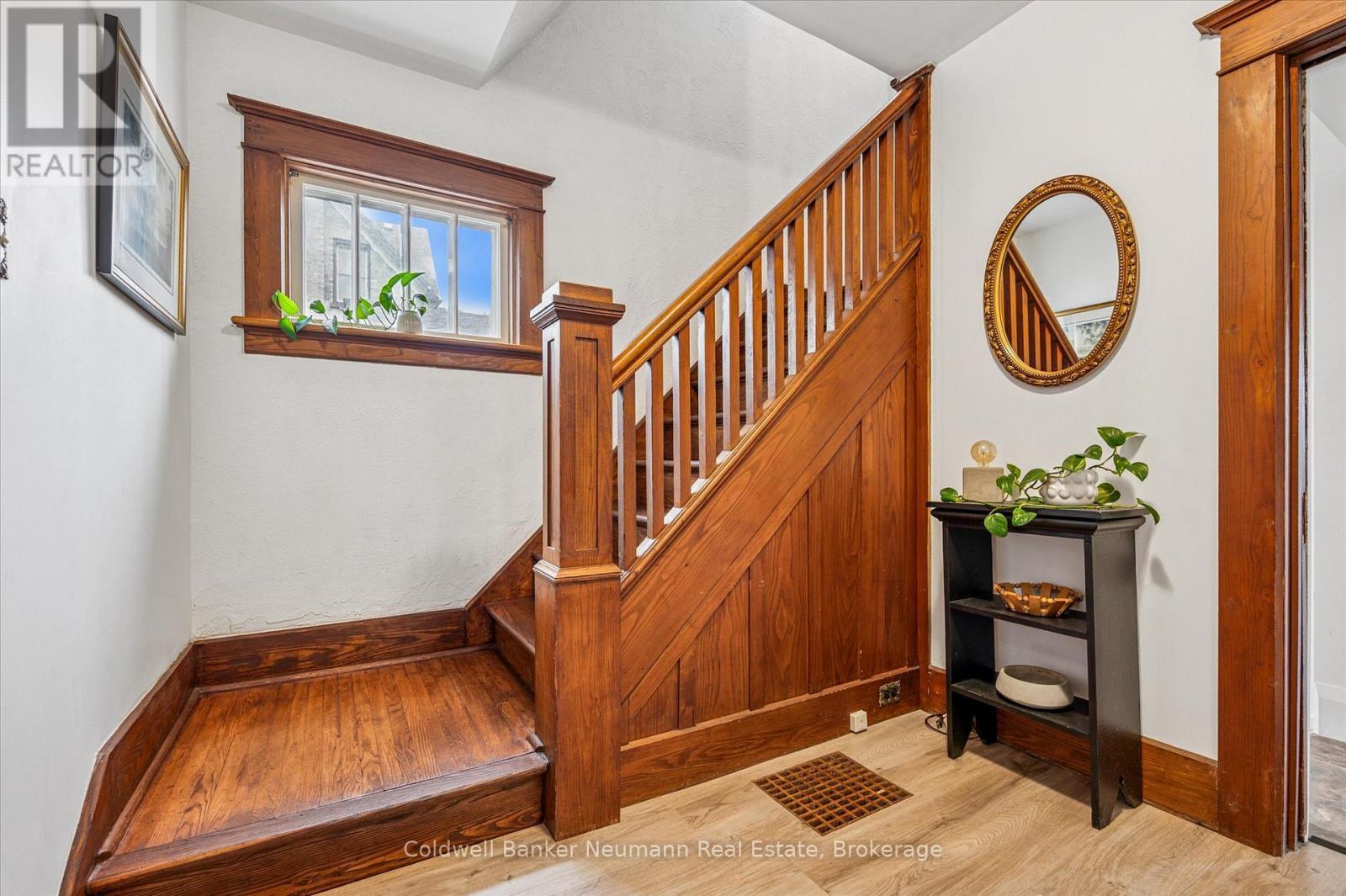 39 Agnes Street, Kitchener, Ontario  N2G 2E9 - Photo 11 - X12460332
