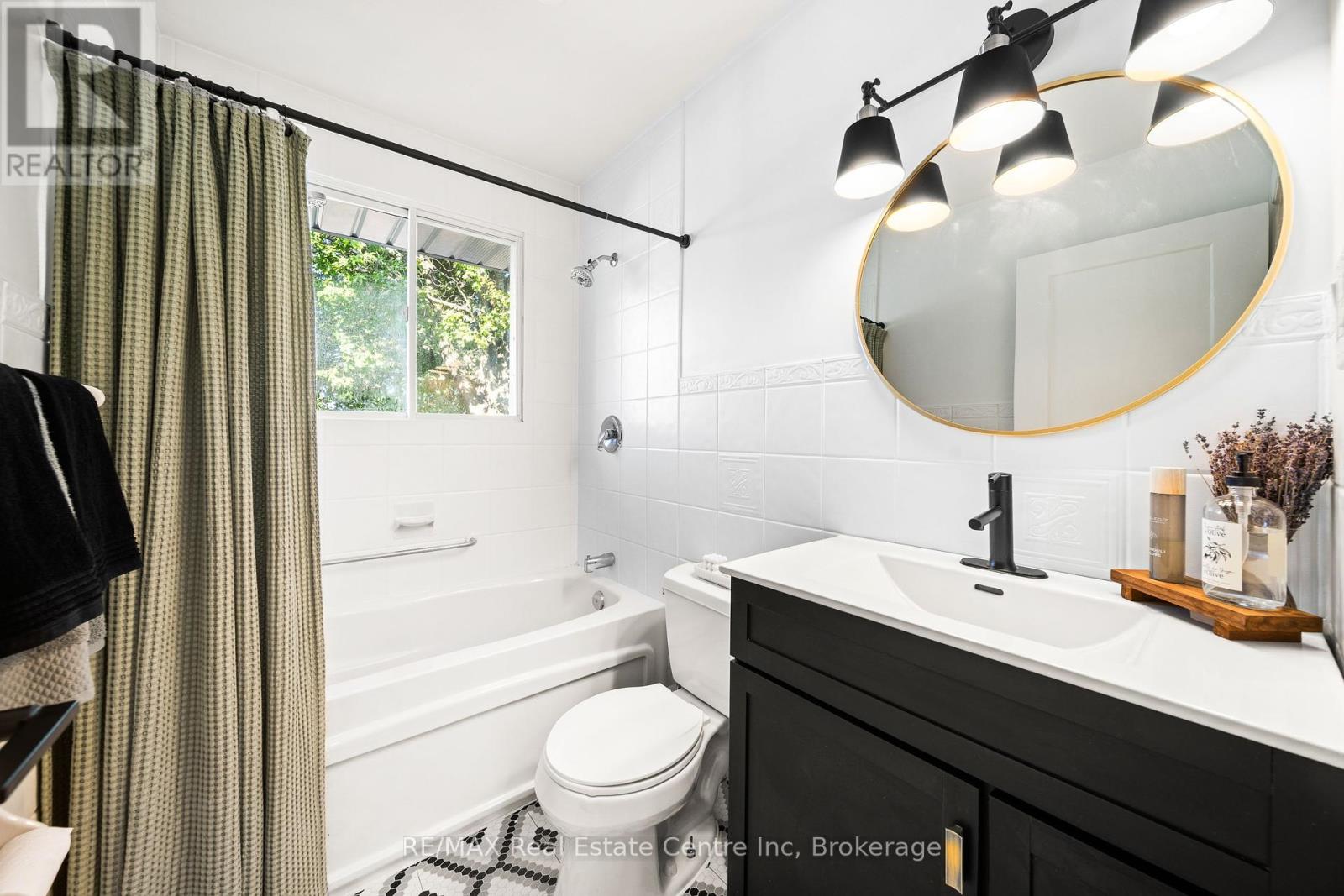 51 Muskoka Drive, Guelph (Victoria North), Ontario  N1E 3M8 - Photo 14 - X12460386