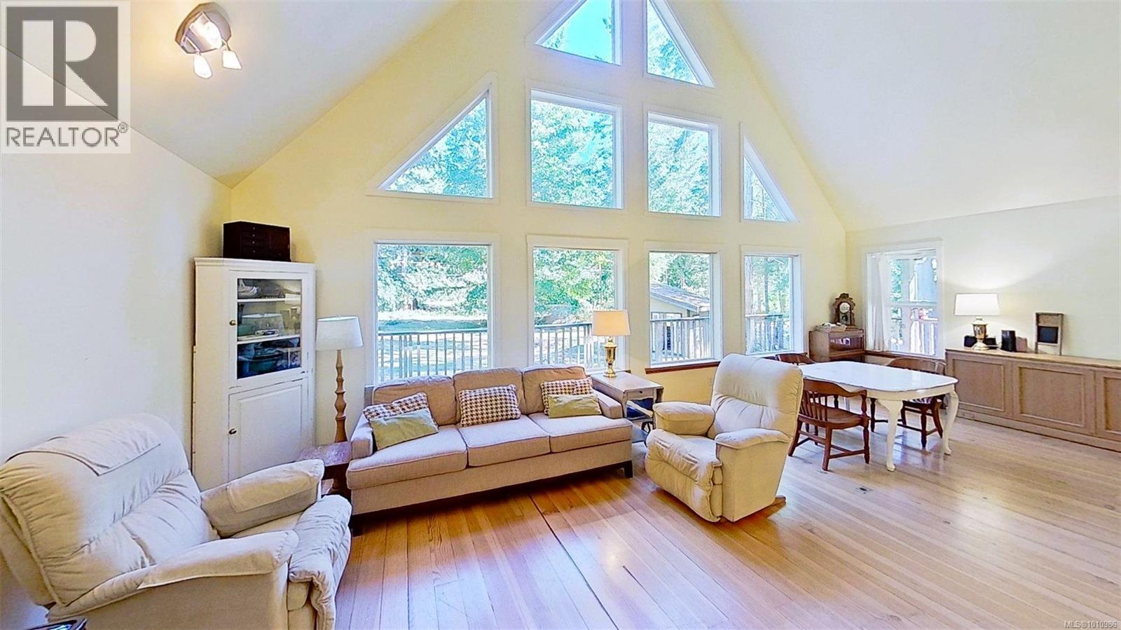 1020 Horseshoe Rd, Gabriola Island, British Columbia  V0R 1X3 - Photo 2 - 1010986