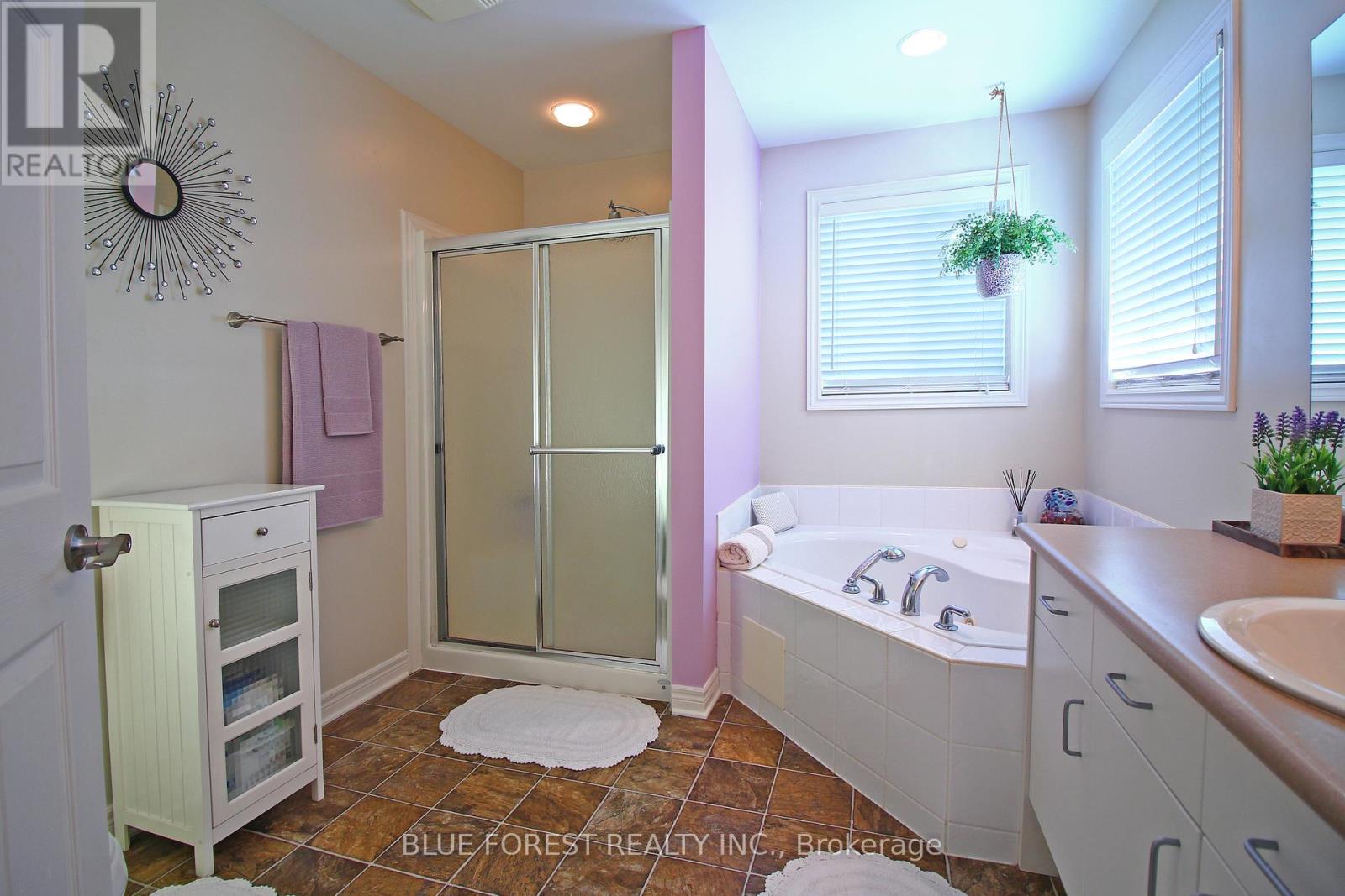 682 Hedgerow Place, London North, Ontario  N5X 4L6 - Photo 23 - X12460383