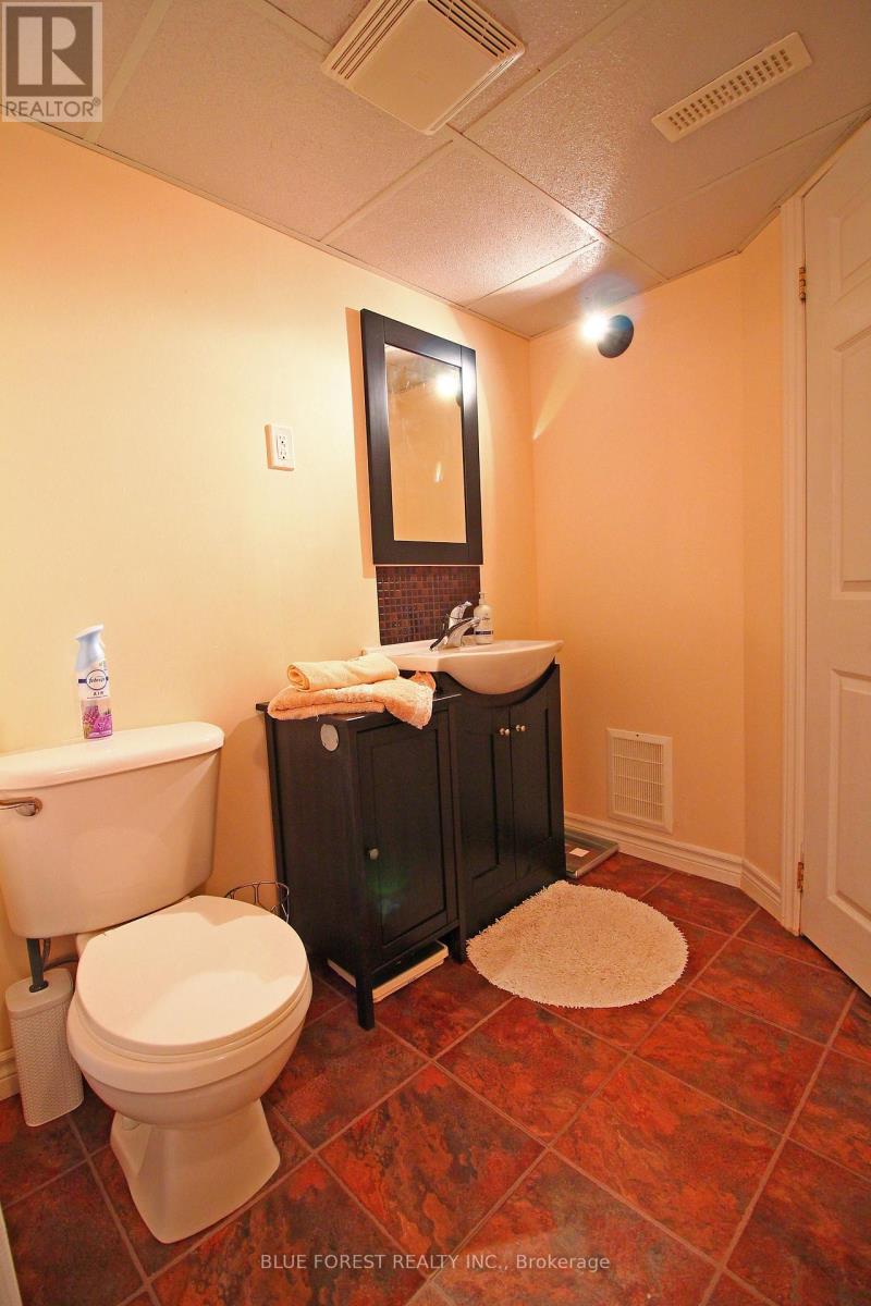 682 Hedgerow Place, London North, Ontario  N5X 4L6 - Photo 33 - X12460383