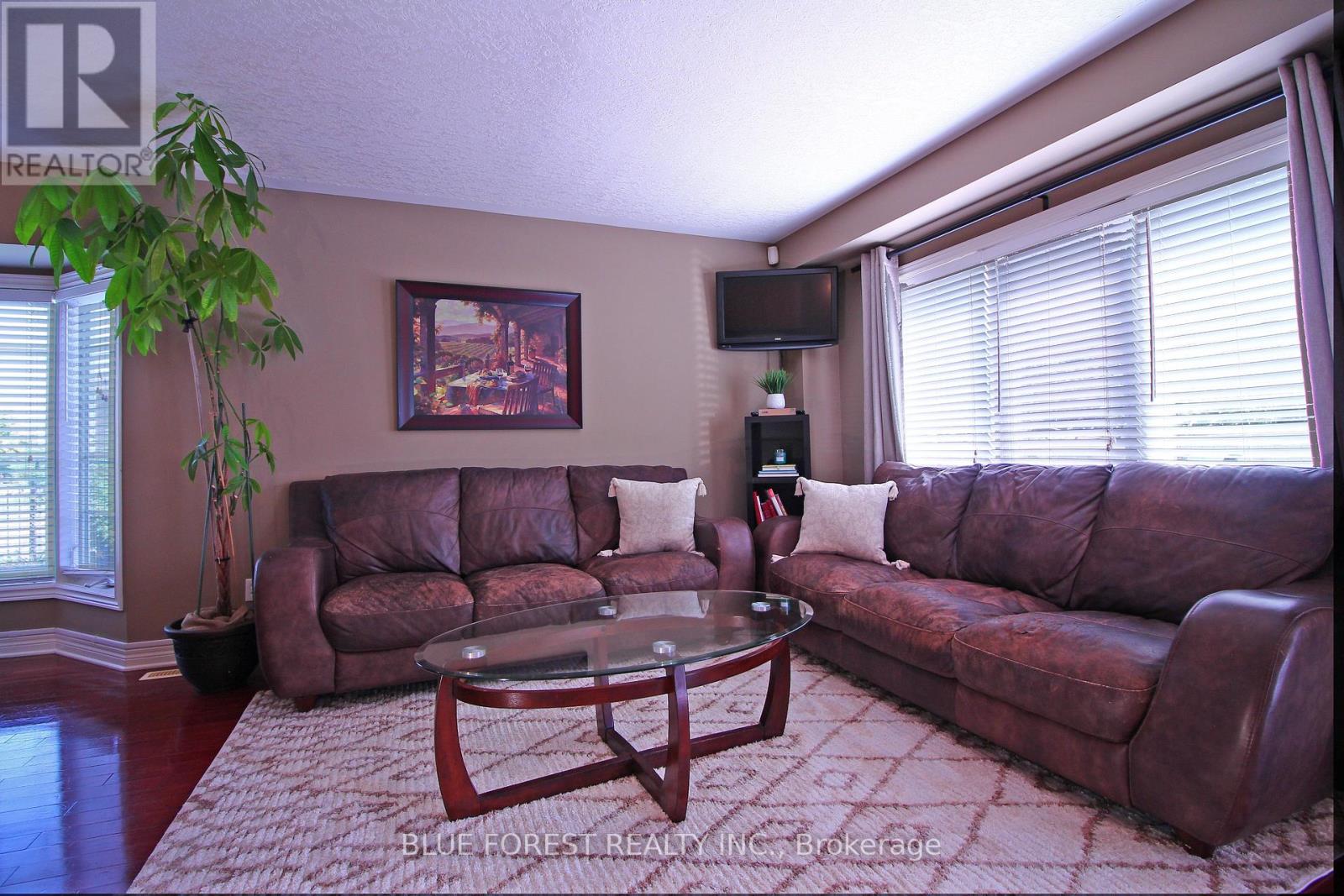 682 Hedgerow Place, London North, Ontario  N5X 4L6 - Photo 8 - X12460383