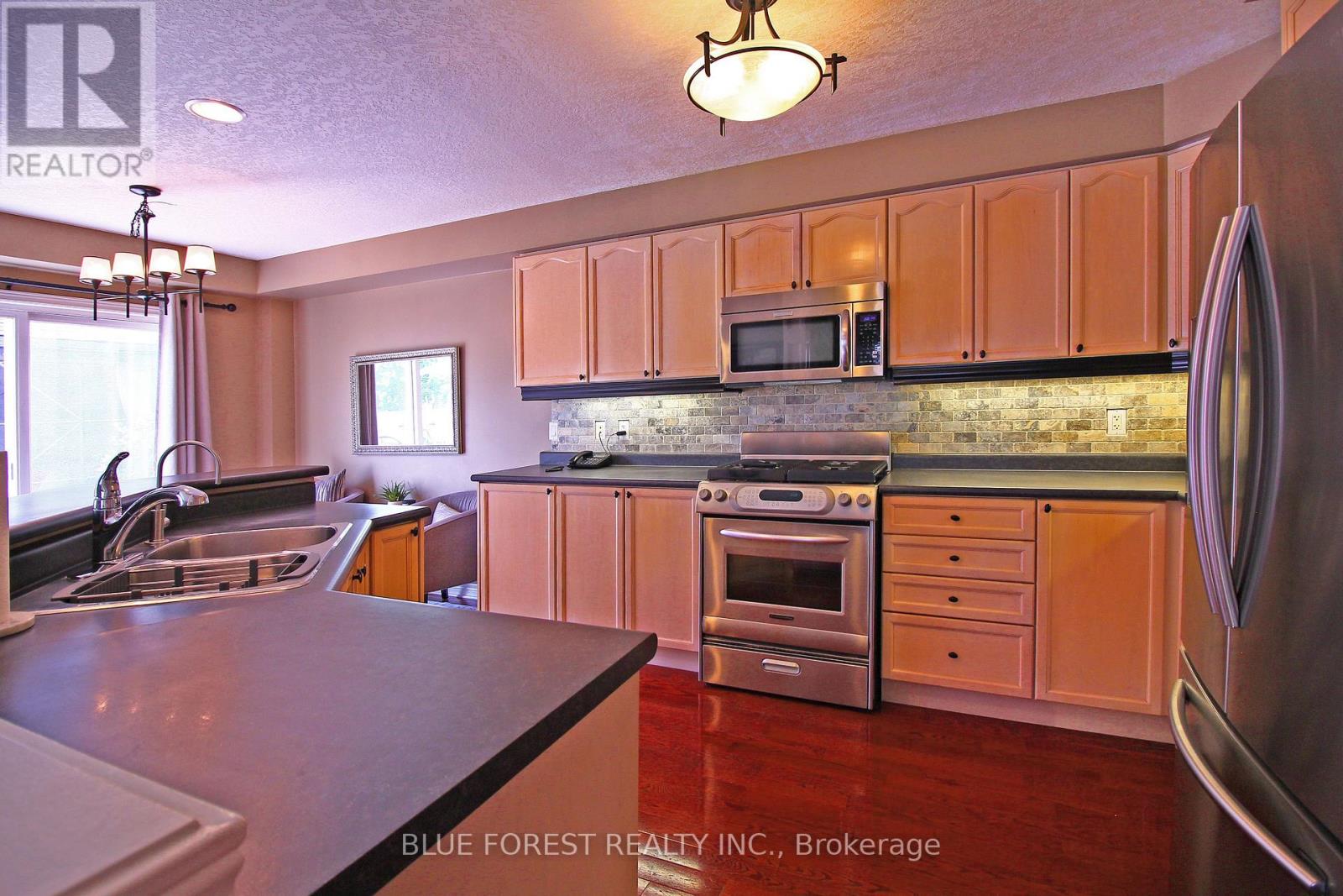 682 Hedgerow Place, London North, Ontario  N5X 4L6 - Photo 9 - X12460383