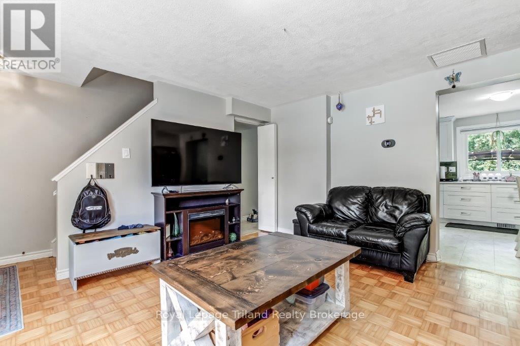 144 Keats Drive, Woodstock, Ontario  N4S 8B8 - Photo 5 - X12352278