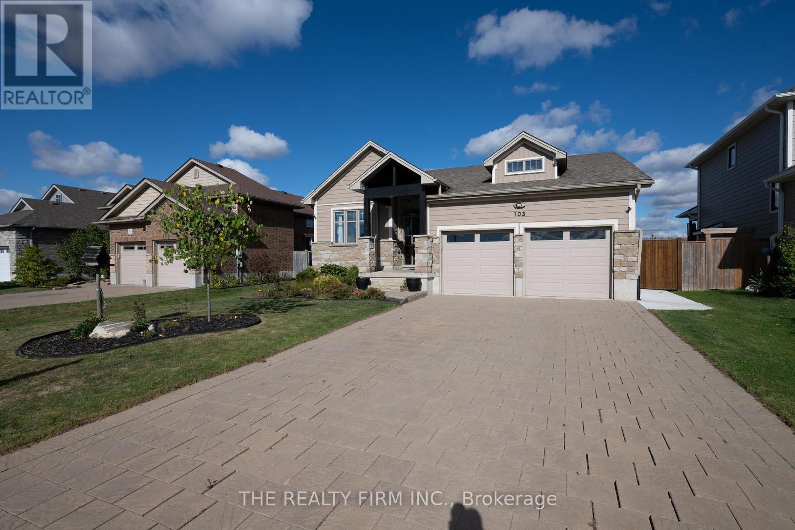 103 Leesboro Trail, Thames Centre (Thorndale), Ontario  N0M 2P0 - Photo 3 - X12460467