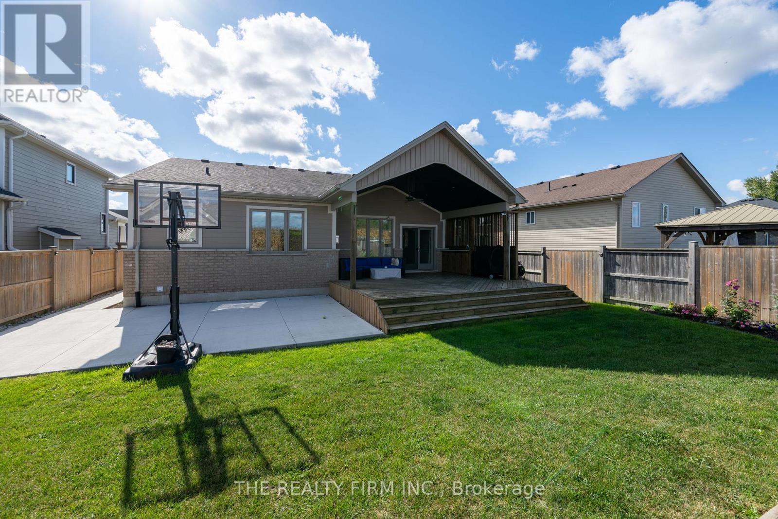 103 Leesboro Trail, Thames Centre (Thorndale), Ontario  N0M 2P0 - Photo 32 - X12460467