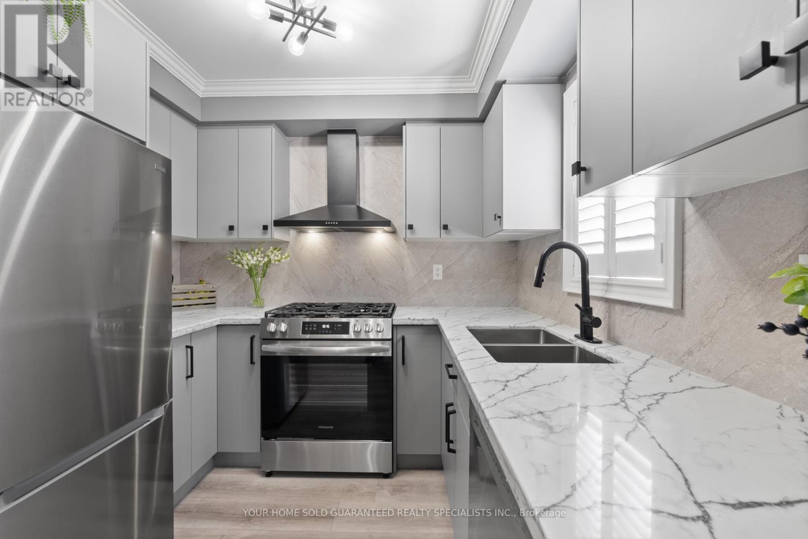 77 Beaverbrook Crescent, Vaughan, Ontario  L6A 3T3 - Photo 7 - N12394512