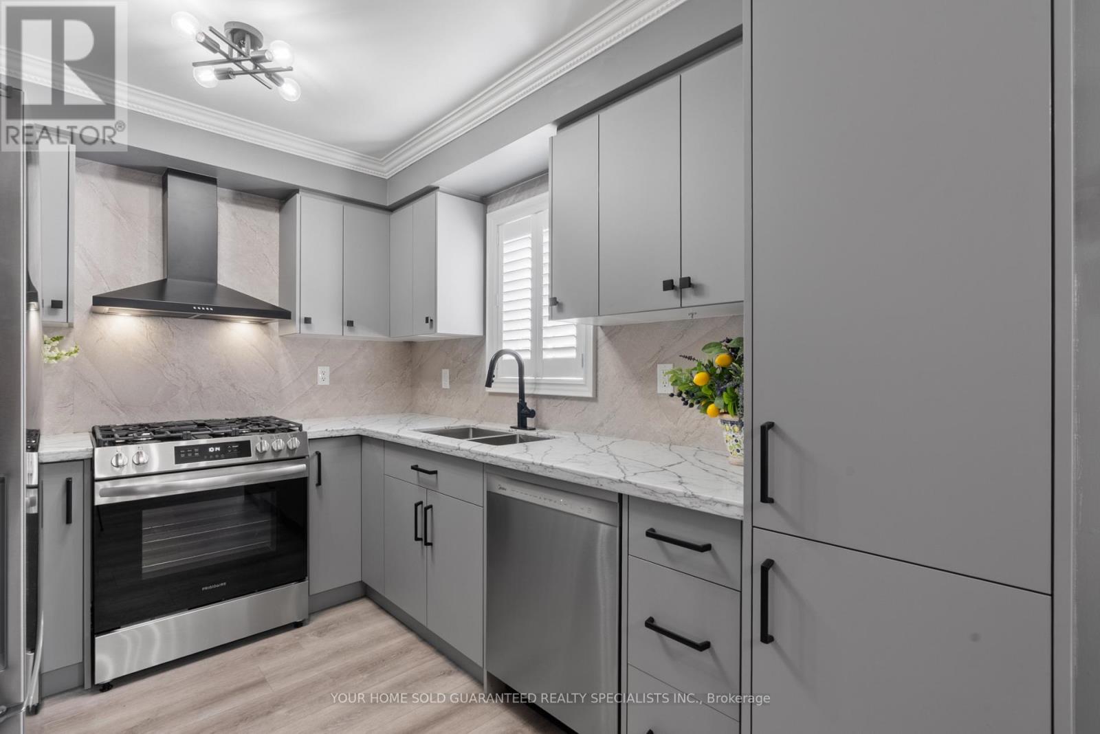 77 Beaverbrook Crescent, Vaughan, Ontario  L6A 3T3 - Photo 8 - N12394512