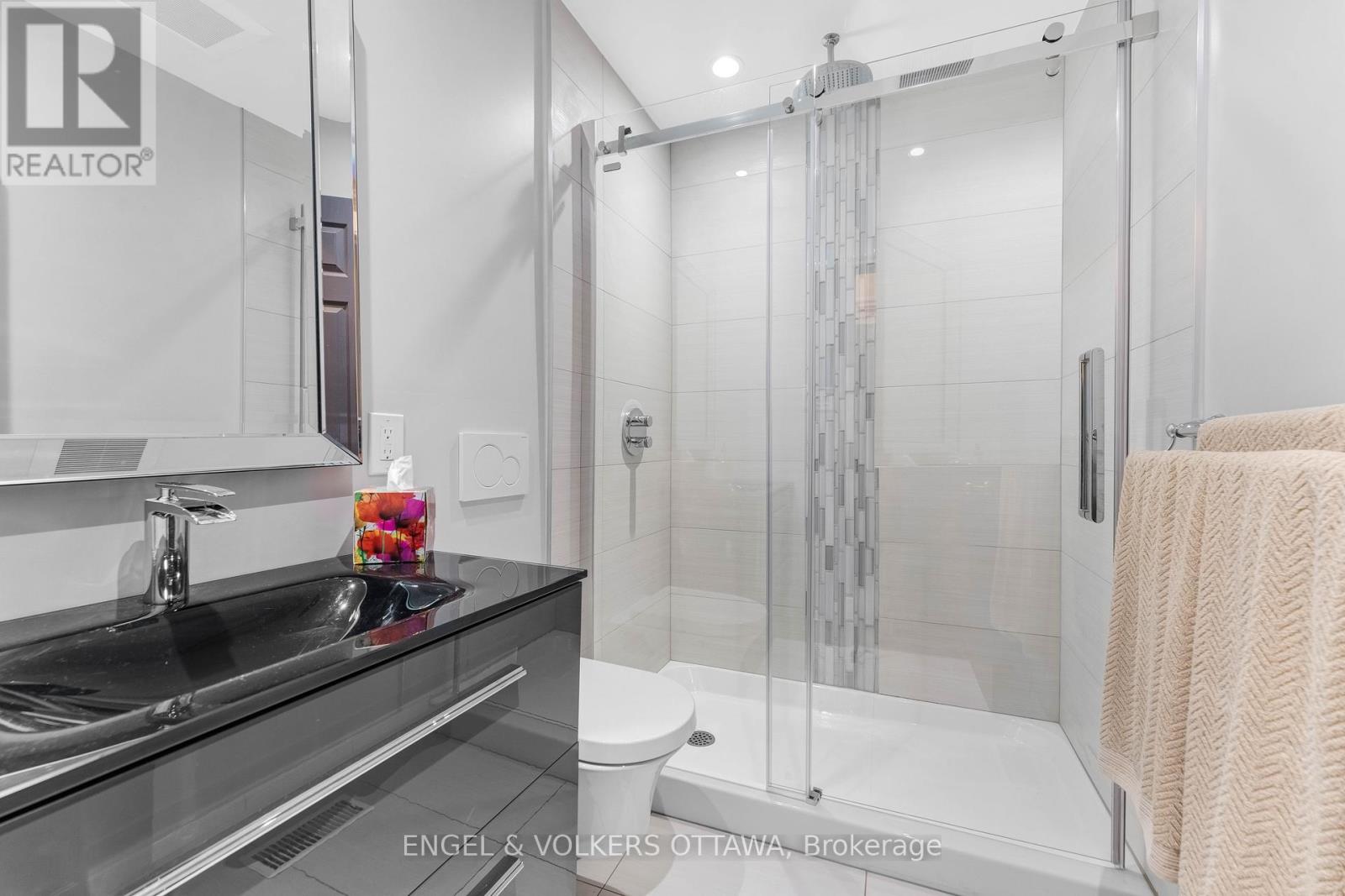 105 Stanley Avenue, Ottawa, Ontario  K1M 1N8 - Photo 19 - X12460372