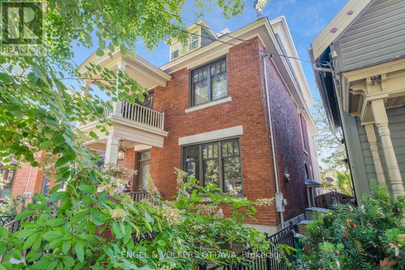 105 Stanley Avenue, Ottawa, Ontario  K1M 1N8 - Photo 4 - X12460372