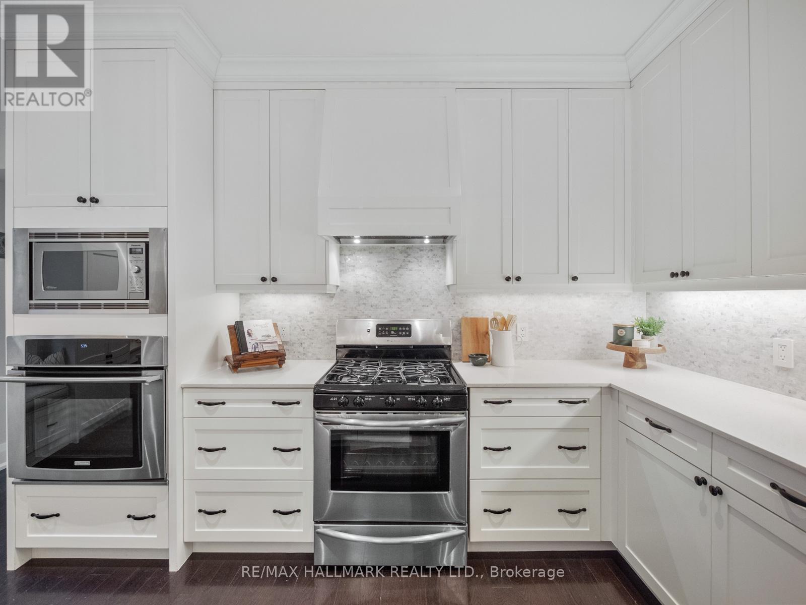 113 Melrose Avenue, Toronto, Ontario  M5M 1Y8 - Photo 16 - C12460322