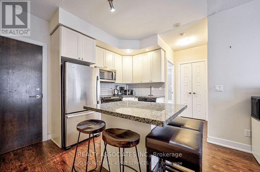 901 - 28 Linden Street, Toronto, Ontario  M4Y 0A4 - Photo 8 - C12460323