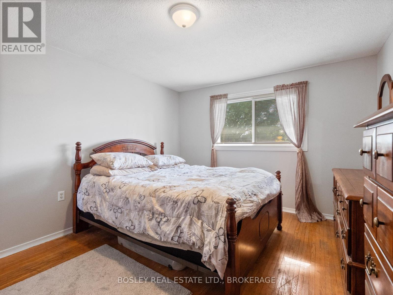 17 Deerfield Parkway, Thorold, Ontario  L2V 4A9 - Photo 13 - X12460363