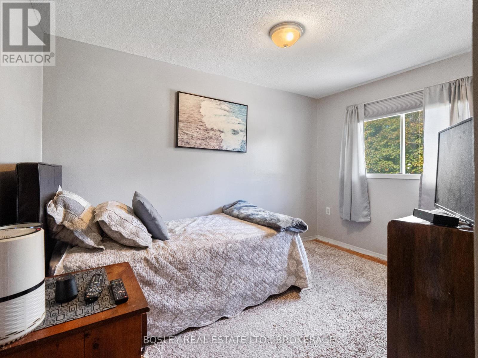 17 Deerfield Parkway, Thorold, Ontario  L2V 4A9 - Photo 14 - X12460363