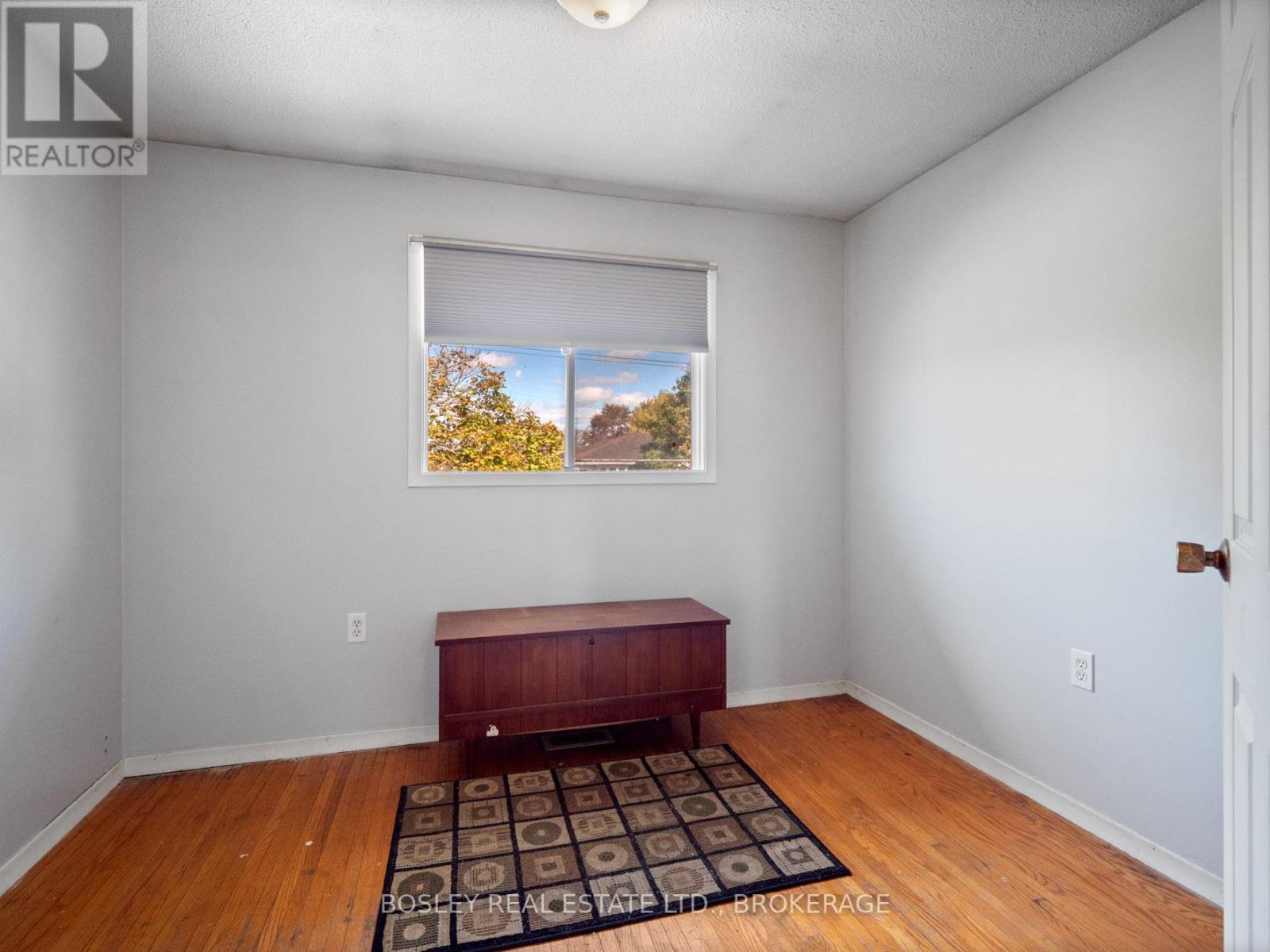 17 Deerfield Parkway, Thorold, Ontario  L2V 4A9 - Photo 15 - X12460363
