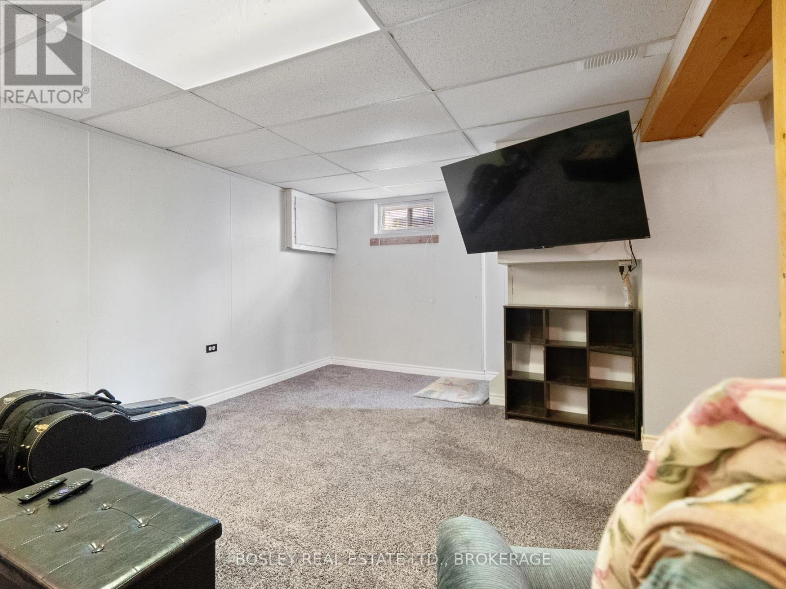 17 Deerfield Parkway, Thorold, Ontario  L2V 4A9 - Photo 18 - X12460363
