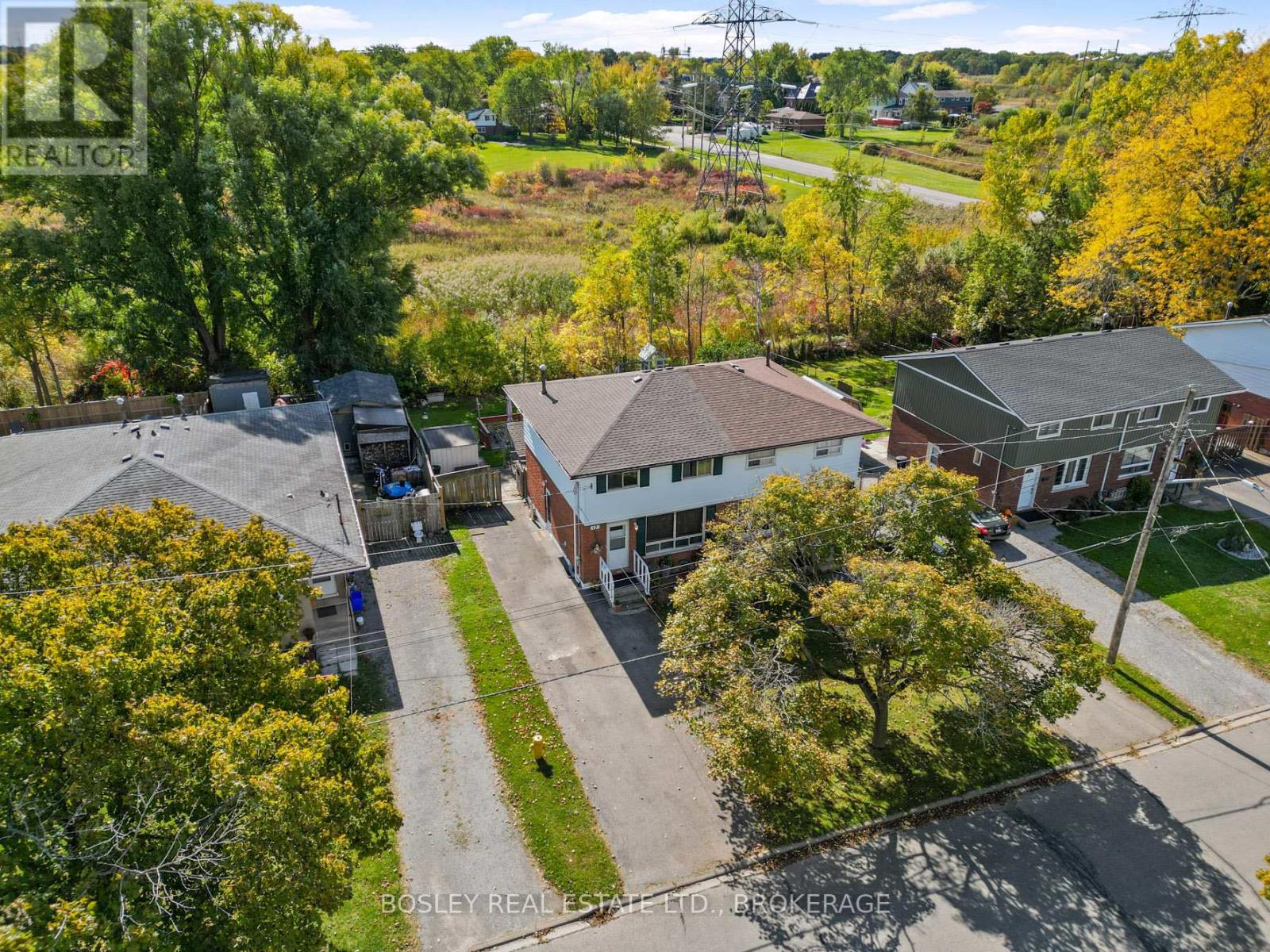 17 Deerfield Parkway, Thorold, Ontario  L2V 4A9 - Photo 2 - X12460363