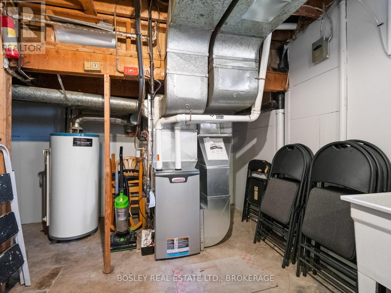 17 Deerfield Parkway, Thorold, Ontario  L2V 4A9 - Photo 20 - X12460363