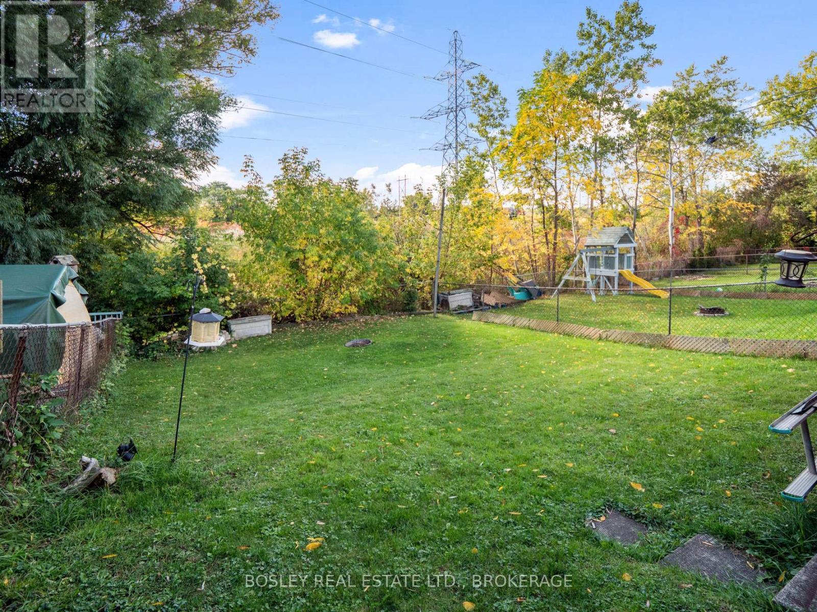 17 Deerfield Parkway, Thorold, Ontario  L2V 4A9 - Photo 22 - X12460363